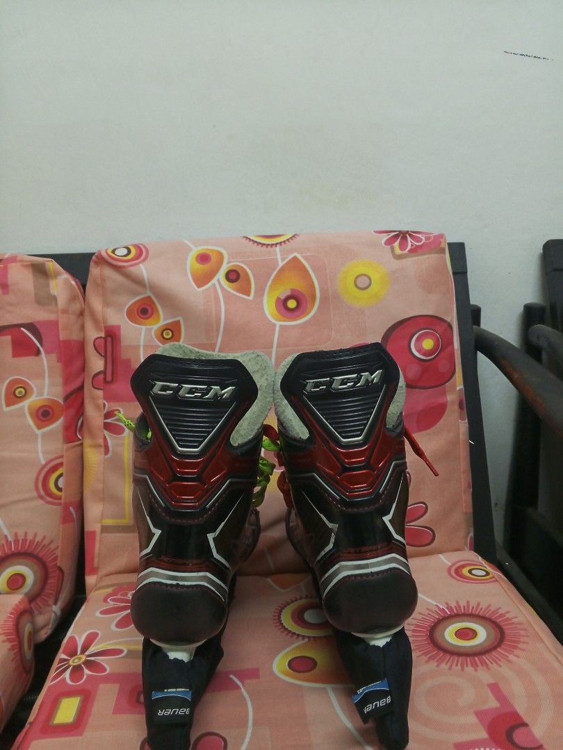 HOKEY ICE SKATING CCM, Sports Equipment, Other Sports Equipment and