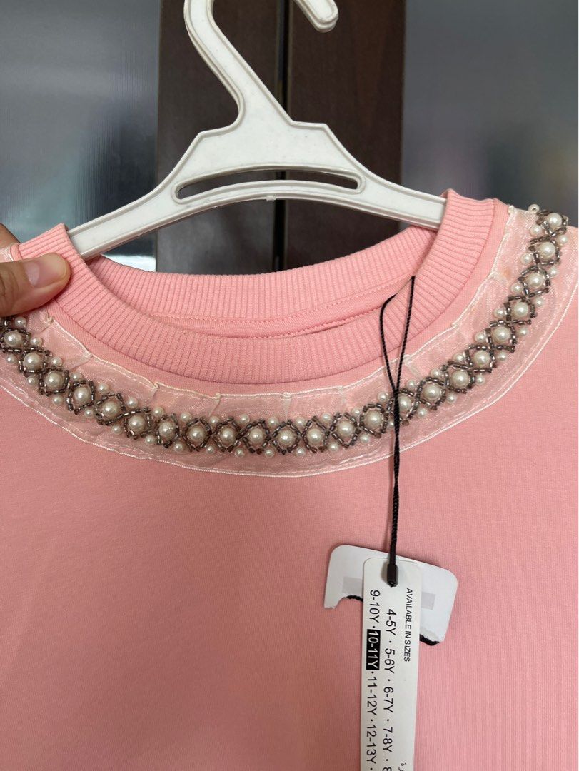 Iconic brand kids sweater (Category: Babies & Kids Fashion) located in Mandaluyong City. Submitted by stephmd (Listing ID 1324377874, Image 3). Description: Brand new Size : 10-11 years old (Good for 10-13 years old) Brand : ICONIC from US Length : 19 inches Chest width : 13 inches Waist : 13.5 inches .