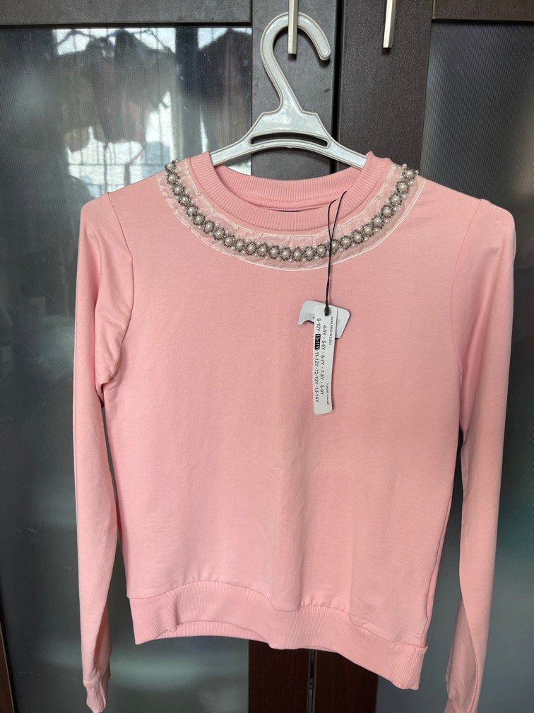 Iconic brand kids sweater (Category: Babies & Kids Fashion) located in Mandaluyong City. Submitted by stephmd (Listing ID 1324377874, Image 1). Description: Brand new Size : 10-11 years old (Good for 10-13 years old) Brand : ICONIC from US Length : 19 inches Chest width : 13 inches Waist : 13.5 inches .