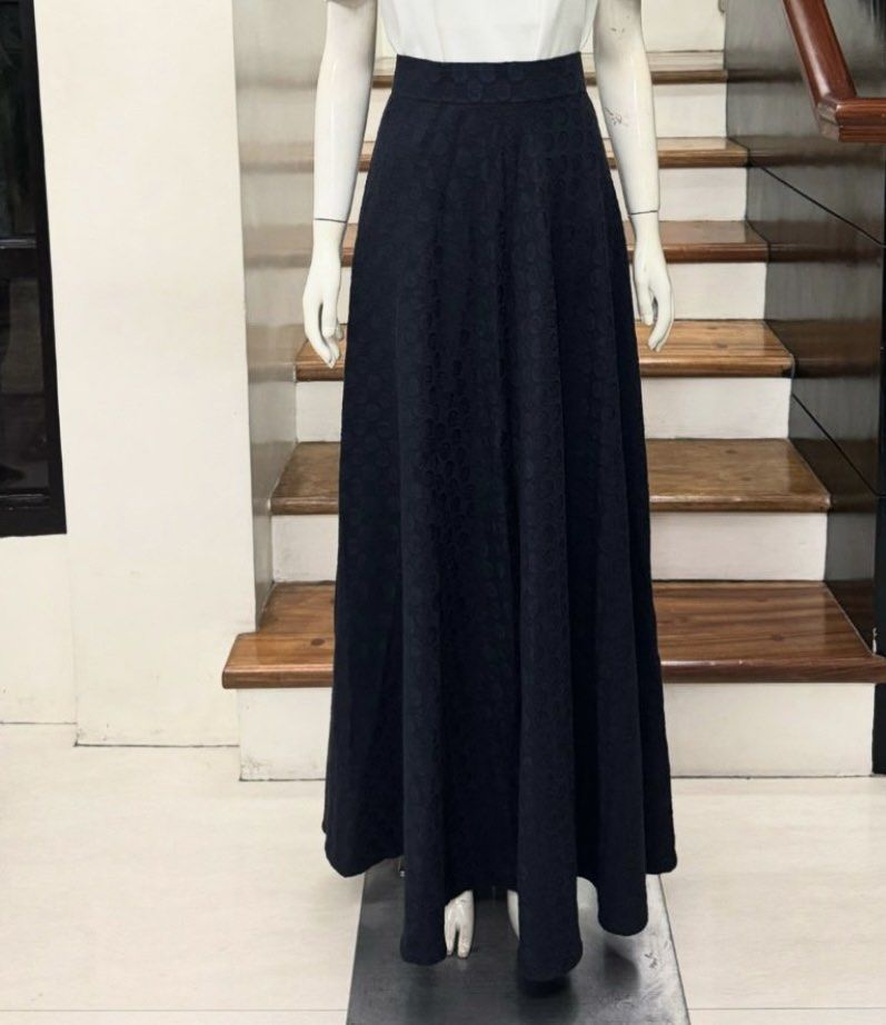 Ilaya Couture Baler skirt (medium) (Category: Skirts) located in Mandaluyong City. Submitted by bookmarkdown (Listing ID 1324473081, Image 1). Description: SRP: 6,500 Local brand Ilaya couture Baler skirt in midnight navy textured fabric .