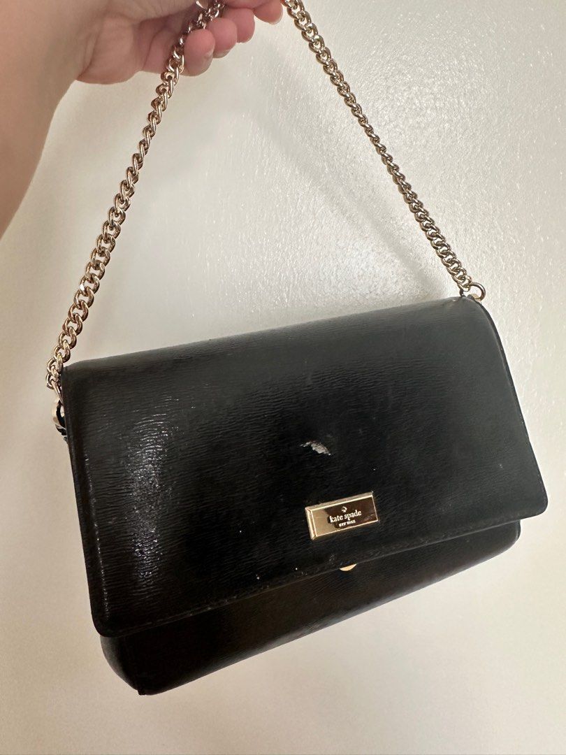 Kate Spade Bag with Minor Flaw (Category: Luxury Bags & Wallets) located in Mandaluyong City. Submitted by icezhing (Listing ID 1324438139, Image 1). Description: Fixed price With Minor flaw in front.