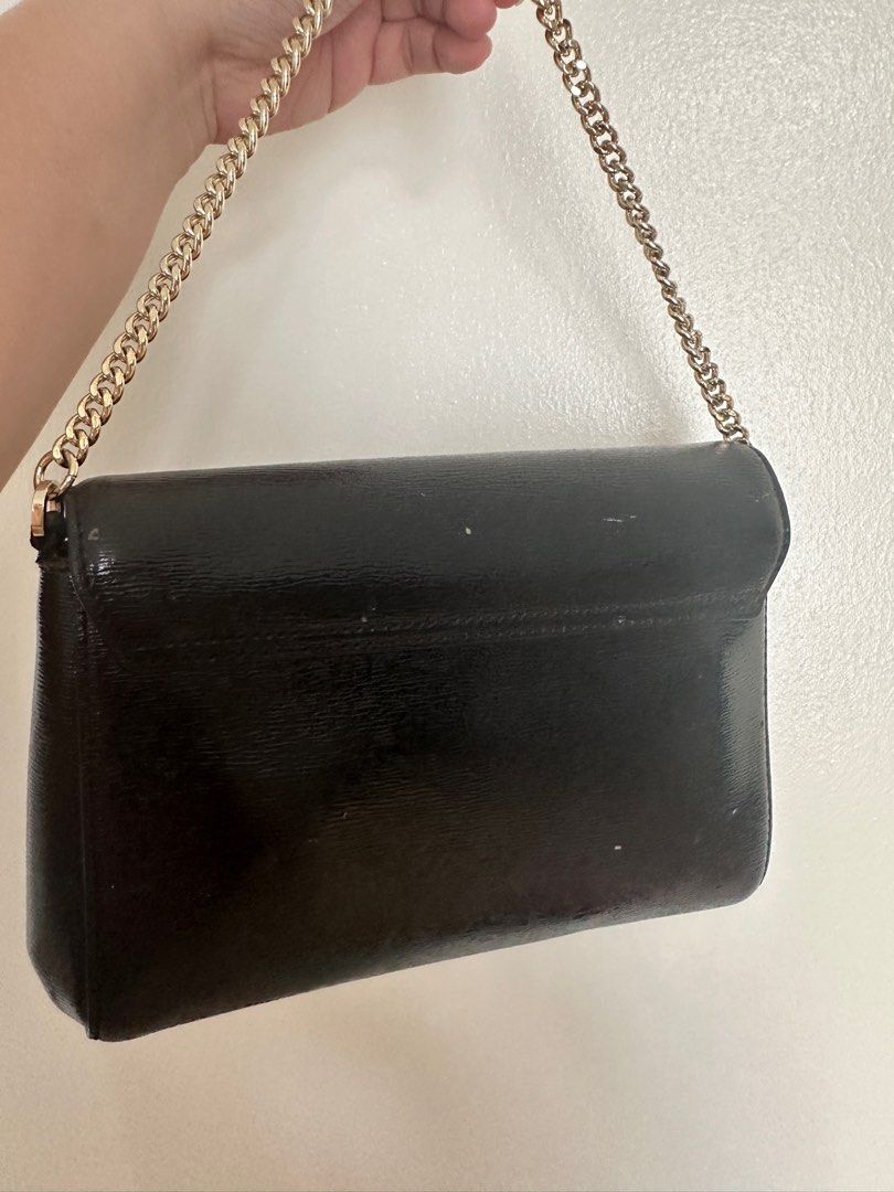 Kate Spade Bag with Minor Flaw (Category: Luxury Bags & Wallets) located in Mandaluyong City. Submitted by icezhing (Listing ID 1324438139, Image 3). Description: Fixed price With Minor flaw in front.