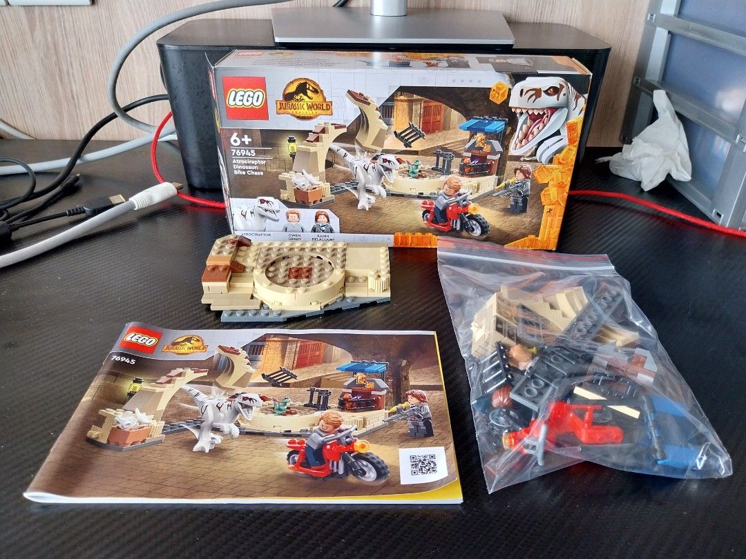 Lego Jurassic World Mini Black Market Set