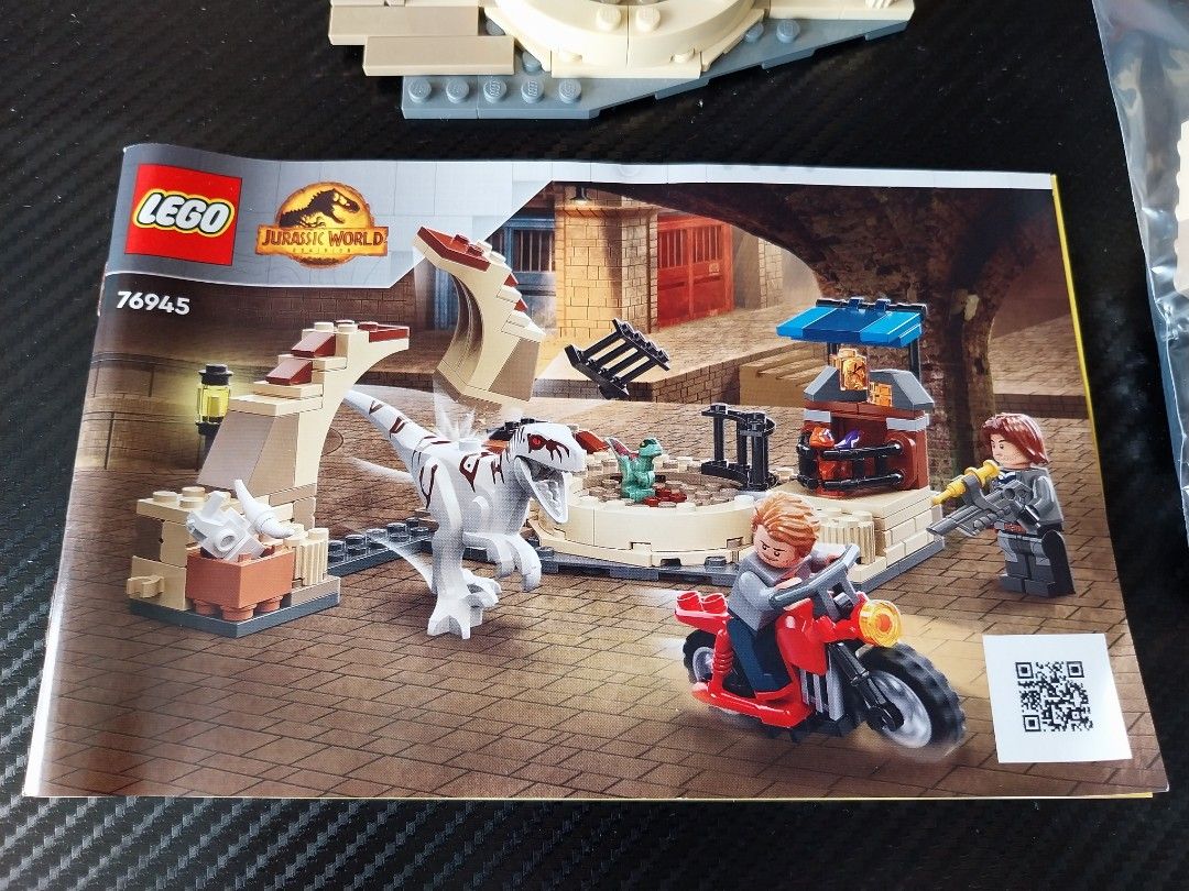 Lego Jurassic World Mini Black Market Set