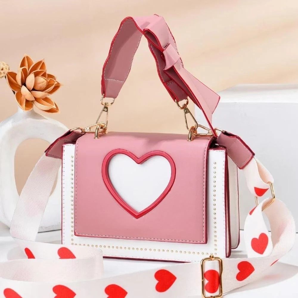 Luxury Heart Hand/Sling Bag (Category: Luxury Bags & Wallets) located in Taguig. Submitted by decluttering.ph2020 (Listing ID 1324554842, Image 1). Description: .
