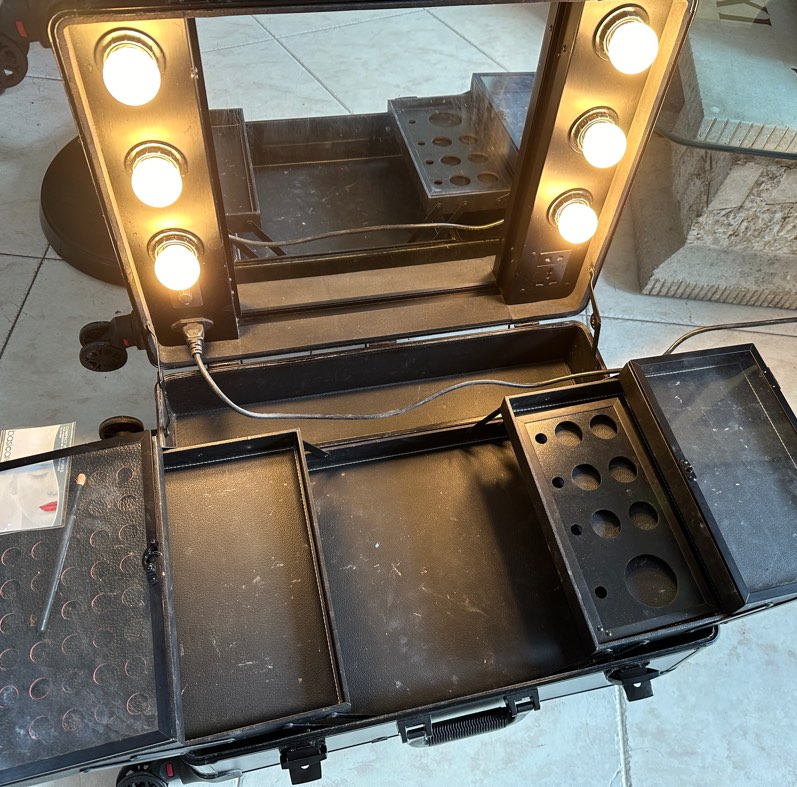 Professional Make Up Station / MakeUp Organizer Suitcase / MakeUp