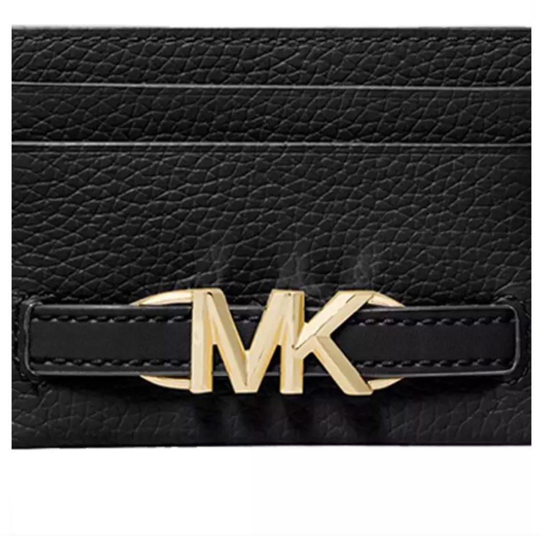 Michael Kors Reed Card Holder Wallet (Category: Luxury Bags & Wallets) located in Del Monte. Submitted by loryelletee (Listing ID 1324510230, Image 1). Description: 💚 Michael kors Reed Card Holder Wallet 💚Brand New with tag 💚100% Authentic 💚Fresh from U.S 💚On Hand 💚Php 1,500 💚● Material Genuine leather, PVC ● Size 4”W X 3”H X 0.2”D ● Product Details 4 card slots Gold Tone hardware ● Packaging Details Product does not comes with official br