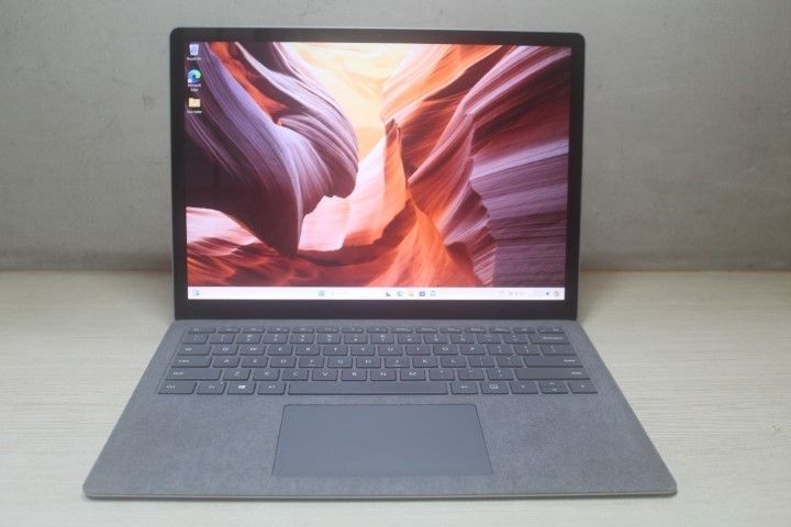 Microsoft surface Laptop 3 Touch i7 (Category: Laptops & Notebooks) located in Pasay City. Submitted by laptophubphil (Listing ID 1324386977, Image 1). Description: Microsoft surface Laptop 3 Touch i7 - 2ND HAND P 26500 -Ram 16GB + SSD 512GB -2.2k resolution + Backlit keys -Touchscreen -slim and light weight 98% Smooth fresh unit -13.5Inch (2256x1504) Multitouch -Intel Core i7-1065G7 10thgen Quadcore ( 1.30GHZ up to 3.60ghz ) -Ram 16gb -SSD 512GB