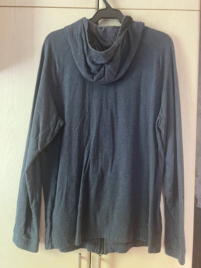 Nike Jacket L (Category: Activewear) located in Manila. Submitted by HypeStuff (Listing ID 1324450662, Image 2). Description: Good as new 100% legit / not from thrift Perso decluttering Manila Area.