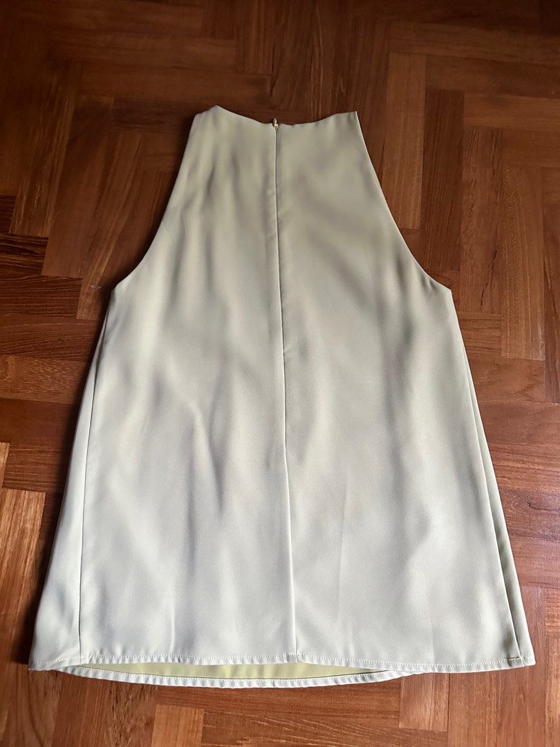 OSN Basic Top (Category: Sleeveless) located in Singapore. Submitted by hohelo (Listing ID 1324473620, Image 2). Description: Pastel yellow coloured.