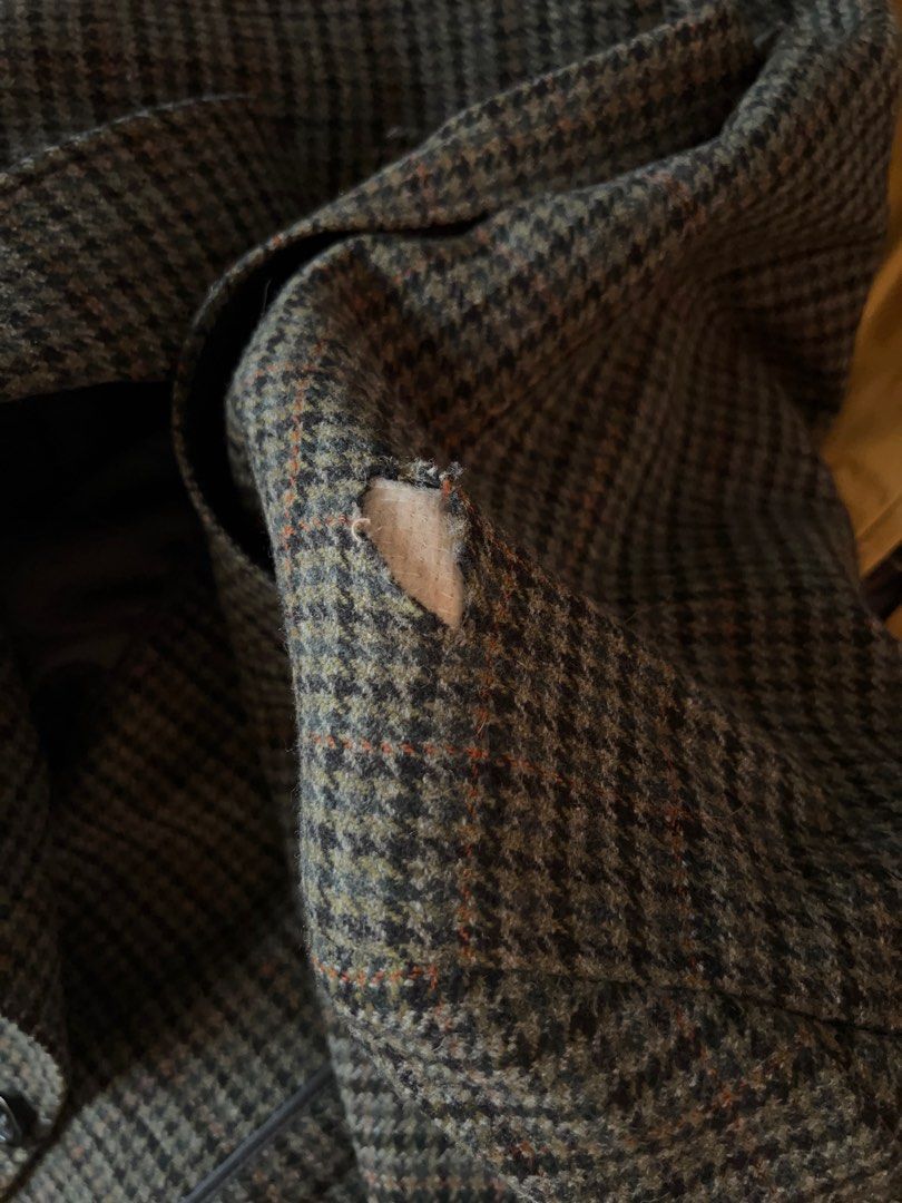 Oversized Wool Coat (Category: Coats, Jackets and Outerwear) located in Caloocan City. Submitted by _miumuse (Listing ID 1324444886, Image 3). Description: With minor flaw. See third photo. Bought from ig shop back in 2021. Never worn..