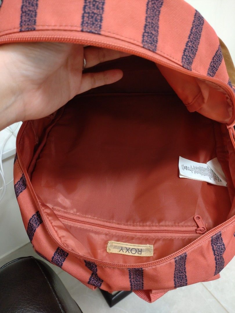 Roxy backpack （分類：背囊）位於 Hong Kong。 由 yltracy 提交（商品編號 1324482796，圖片 4）。簡介： 。