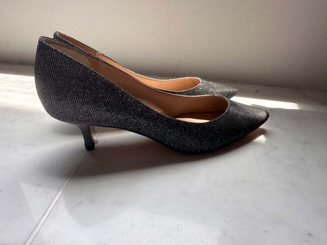 Silver kitten heels sz39 Women s Fashion Footwear Heels on Carousell