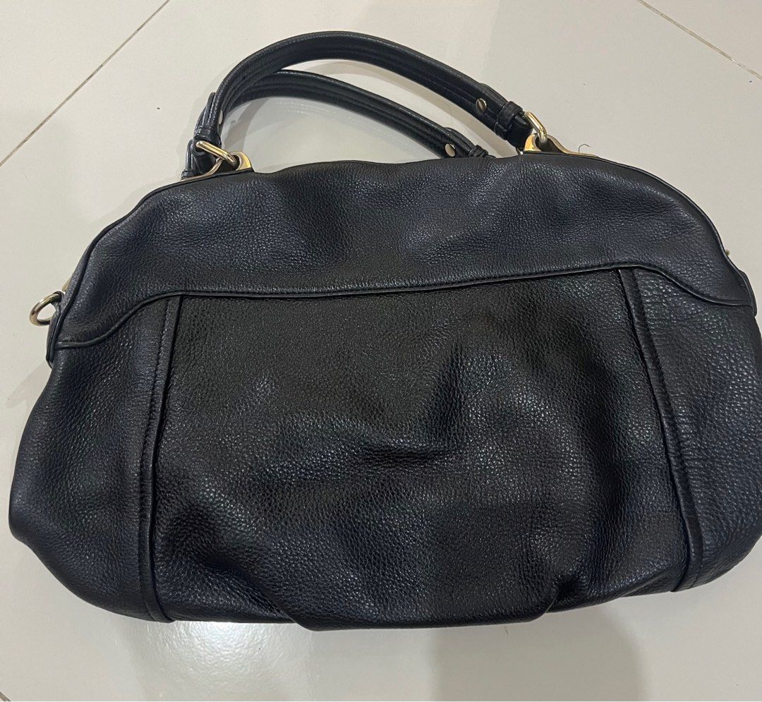 Sisley two way bag (Category: Shoulder Bags) located in Mandaluyong City. Submitted by 4everhappee (Listing ID 1324432110, Image 1). Description: Brand : Sisley Flaw: Replaced sling, hardware 80% smooth.