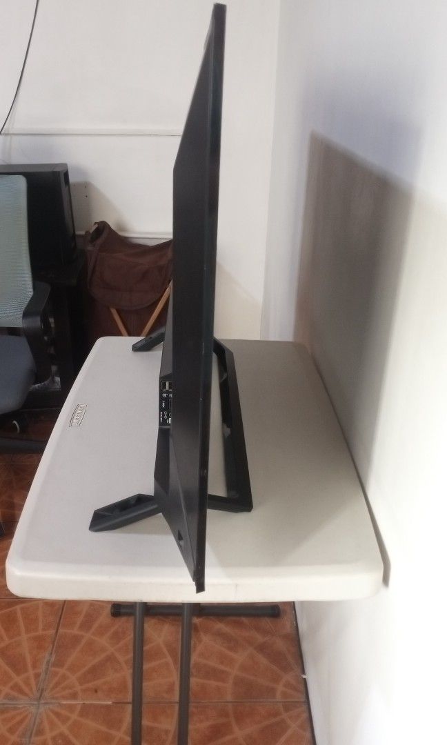 Sony HD Internet TV (Category: TV) located in Manila. Submitted by chard214 (Listing ID 1324429276, Image 3). Description: Sony HD INTERNET TV Model number: Sony Kdl-40w657d 1080p resolution 40 inches Basag LCD No power cord / No remote Puede iharvest mga parts gamitin pang replacement Puede meet up or ipadeliver.