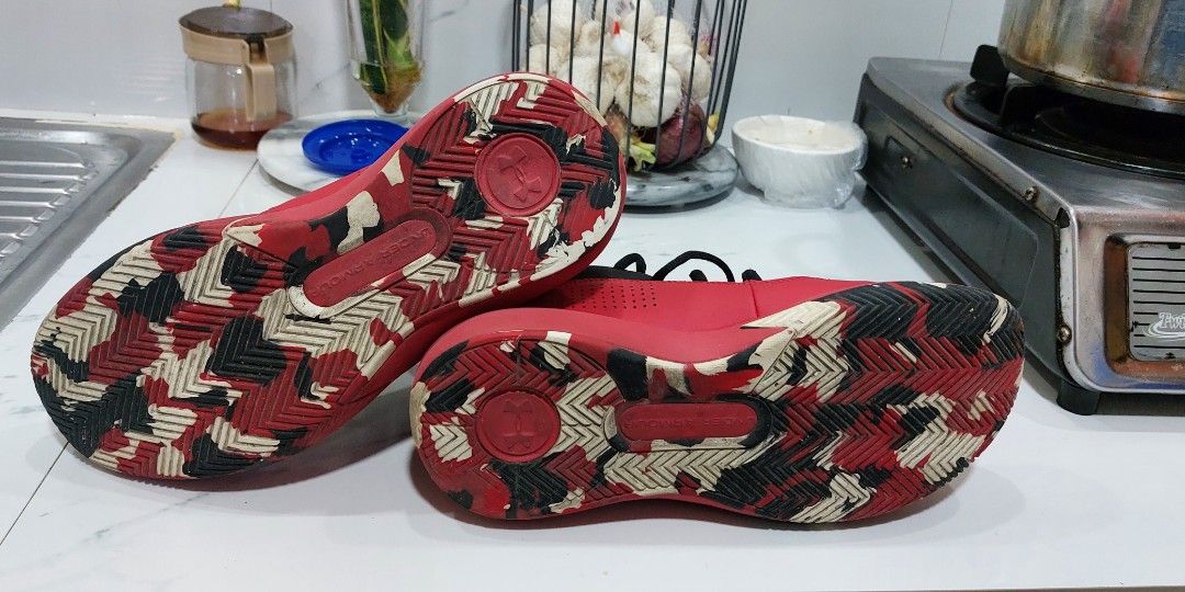 Under Armour (Category: Sneakers) located in Manila. Submitted by simple_ideas (Listing ID 1324489208, Image 3). Description: under armour. size already in the picture. very mint condition. kinaliitan lang ng anak ko. padala galing Canada. Halos hindi nagamit. Lalamove at buyers expense..