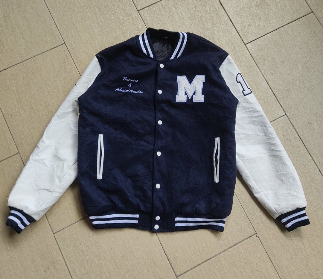 Varsity jacket (Category: Coats, Jackets and Outerwear) located in Sungai Petani. Submitted by brande_store (Listing ID 1324413780, Image 1). Description: ✅AVAILABLE✅ •varsity jacket • Pit 22/Labuh 28 • Condition 9.7/10 padu 🔥🔥 rujuk gambar • Postage RM7 semenanjung / SS RM 12/ DFOD ✅Follow my marketplace fb ✅Follow my corousell #thrit #bundlemalaysia #bundlemalaysia #nikemalaysia #nikeair #nikeswoosh #nikegallery #nikeworld #nikeworldwide #nik