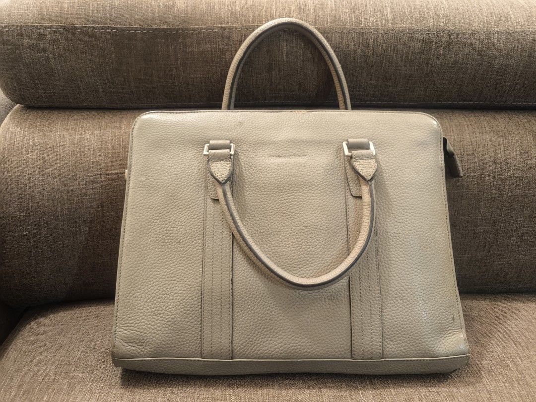 Vintage Pre Owned Burberry Messenger Laptop Document Bag 38cm L x 30cm H x 6cm D Can Fit in 16 Laptop 12 Tablet Documents in one go.