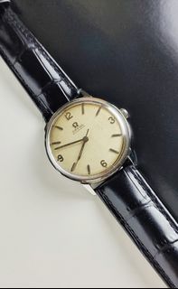 (Category: ) located in . Submitted by ab.authentic.collection (Listing ID 1324532112, Image 1). Description: .