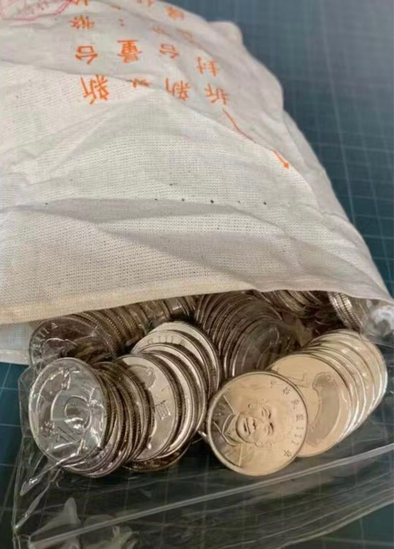 全新未使用民國111年10元幣UNC 10枚一組, 書籍、休閒與玩具, 收藏、紀念品, 錢幣、紙鈔在旋轉拍賣