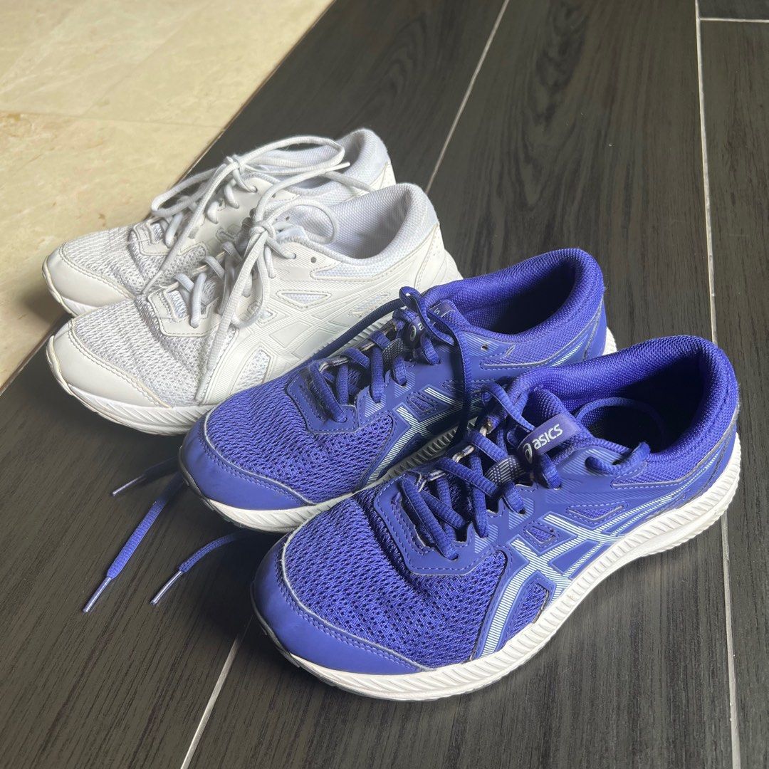 Asics shoes 5.5 top