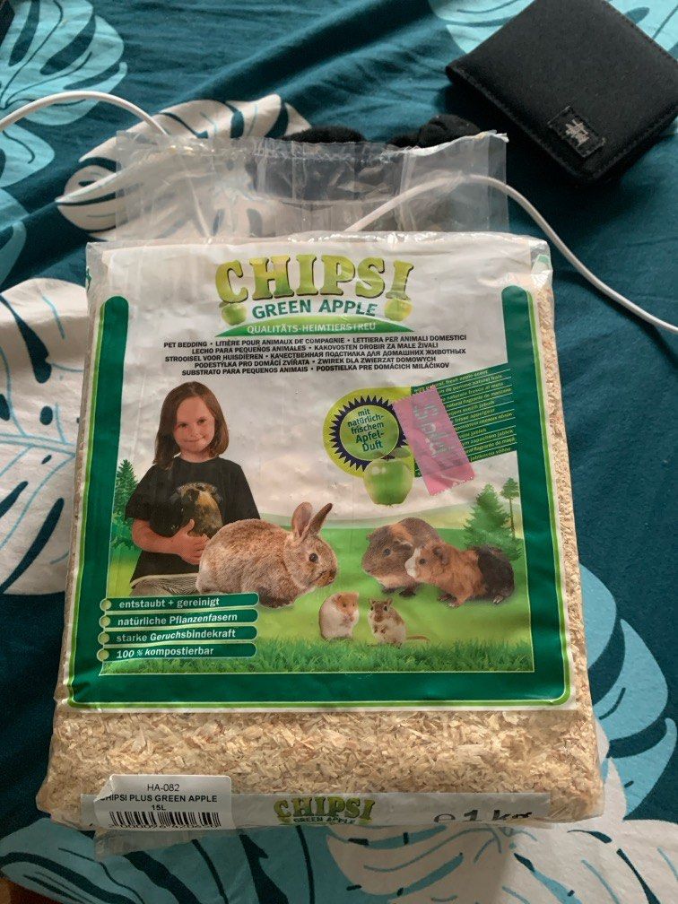bedding (Category: Homes & Other Pet Accessories) located in Singapore. Submitted by aisyahdingdong (Listing ID 1324651231, Image 1). Description: bought the wrong one .