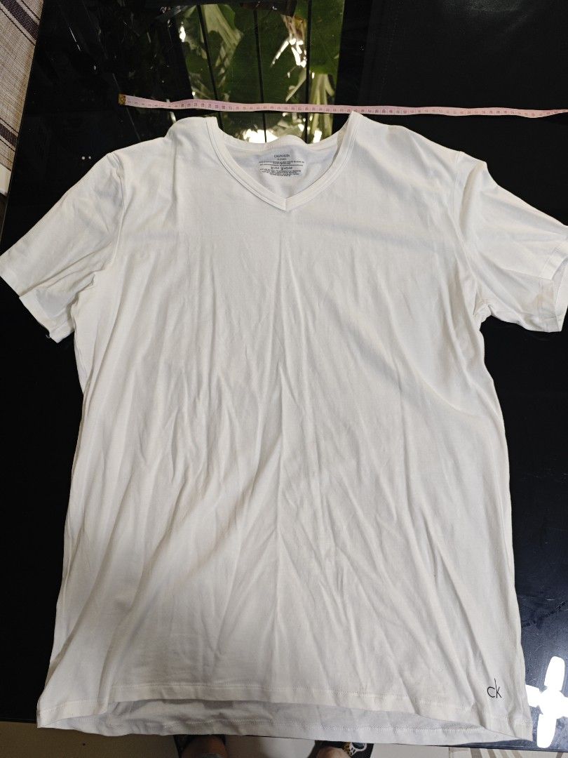 Calvin Klein plain white Shirt XL (Category: Tshirts & Polo Shirts ) located in Pasay City. Submitted by freemanchairo (Listing ID 1324594892, Image 1). Description: Please see photos. 100% Authentic from US Plus sizes.