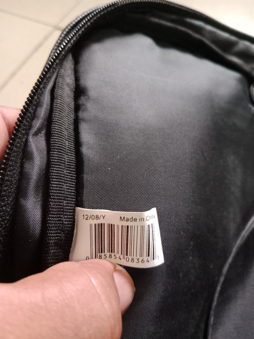 Case logic (Category: Laptop Bags & Sleeves) located in Manila. Submitted by carlitoboh66625 (Listing ID 1324582345, Image 3). Description: case logic excellent width 13 length 10 missing sling belt price 400.