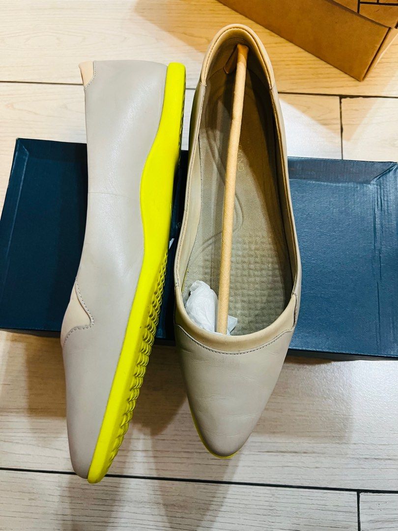 Cole Haan Shoes (Category: Flats & Sandals) located in Quezon City. Submitted by thegoodstuff_ph (Listing ID 1324705278, Image 2). Description: 💯 Original Size: 8.5B Very Comfortable Non-slip Rubber soles.