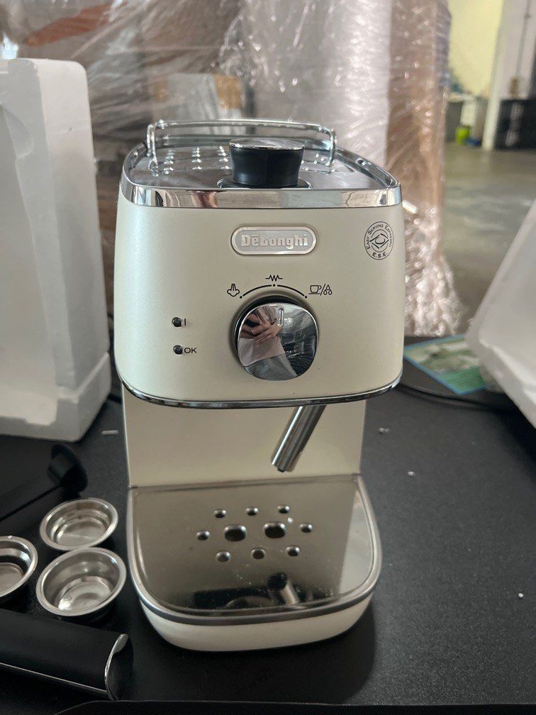 DELONGHI DISTINTA COFFEE MAKER, TV Home Appliances, Kitchen