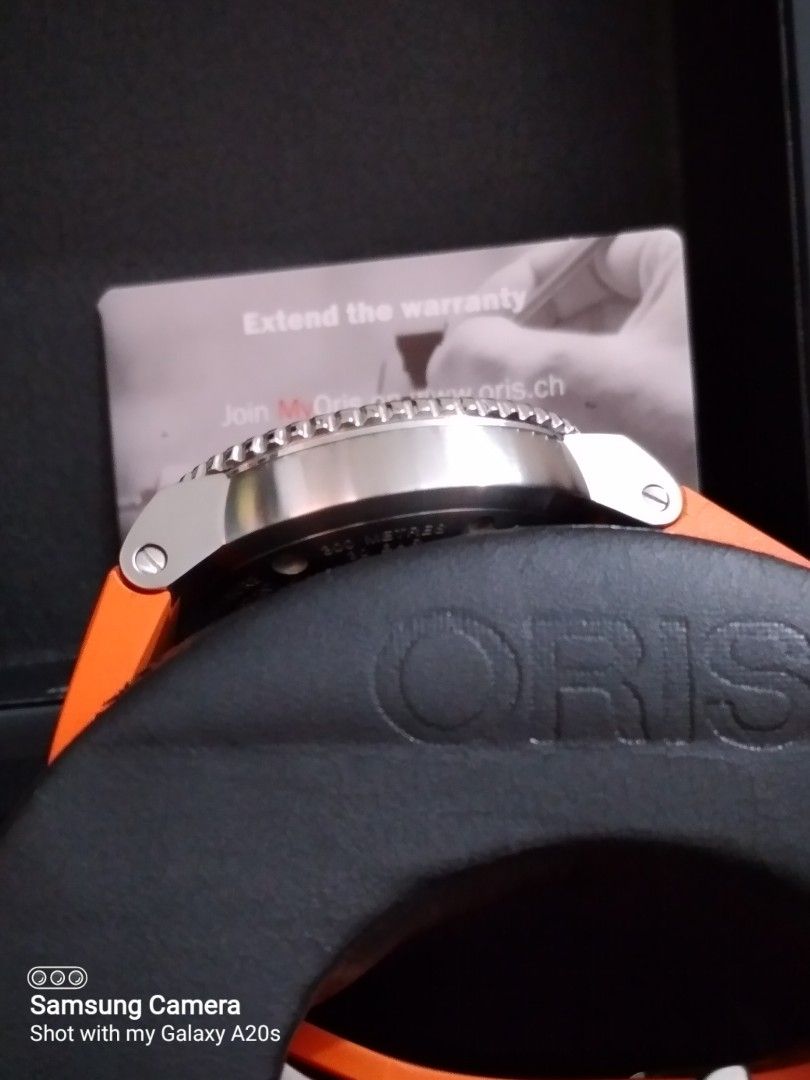 FS:Oris aquis watch (Category: Men's Watches) located in Las Pinas. Submitted by highlyfavored66 (Listing ID 1324613915, Image 2). Description: Swiss made original Oris aquis watch. Can be rated 9/10. 43mm case diameter. Bought at Washington jewelry store at ATC. Complete with box, manuals, guarantee card.Watch is in good condition with no scratch on bezel and sapphire glass. Price can be negotiated but must be reasonable. I can do meet ups along