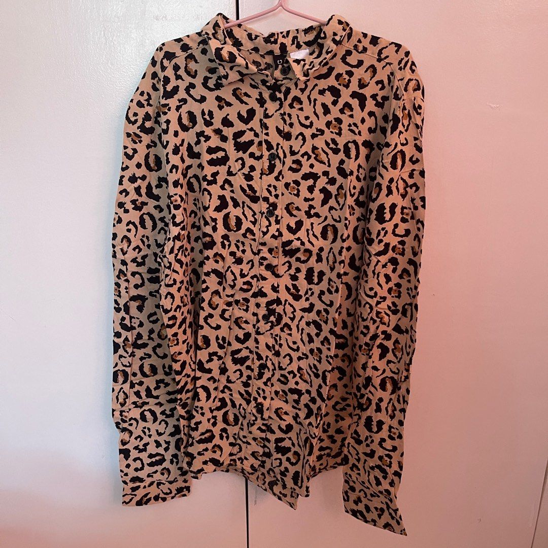 H&M Long Sleeve Polo Shirt (Category: Longsleeves) located in Las Pinas. Submitted by pastpicks (Listing ID 1324636634, Image 2). Description: size : XS Please send me a message if you want measurements :) 📍 Las Piñas.