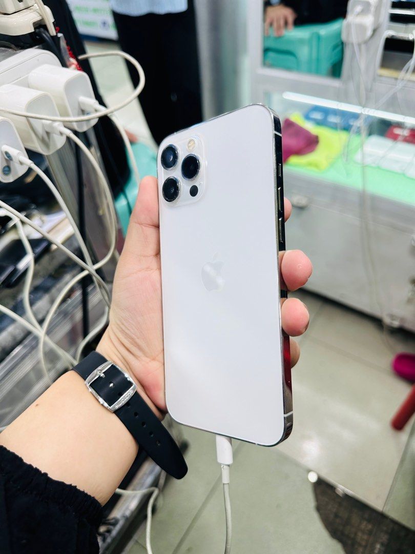 Iphone 12 Pro Max 256gb 96% batt Dualsim FU (Category: iPhone 12 Series) located in San Juan City. Submitted by javedsgadgetshop (Listing ID 1324716530, Image 2). Description: OPEN FOR INSTALLMENT VIA CREDIT CARD/GGIVES/SPAY/BILLEASE & SWAP/TRADE-IN! BUY AND SELL! Quick Specs : Iphone 12promax •256gb •HK Variant •96% batt health •Factory Unlock •95% Smoothness •No hidden issue | No Repaired •100% Authentic | Not Refurbished •w/ OEM Charger & stor