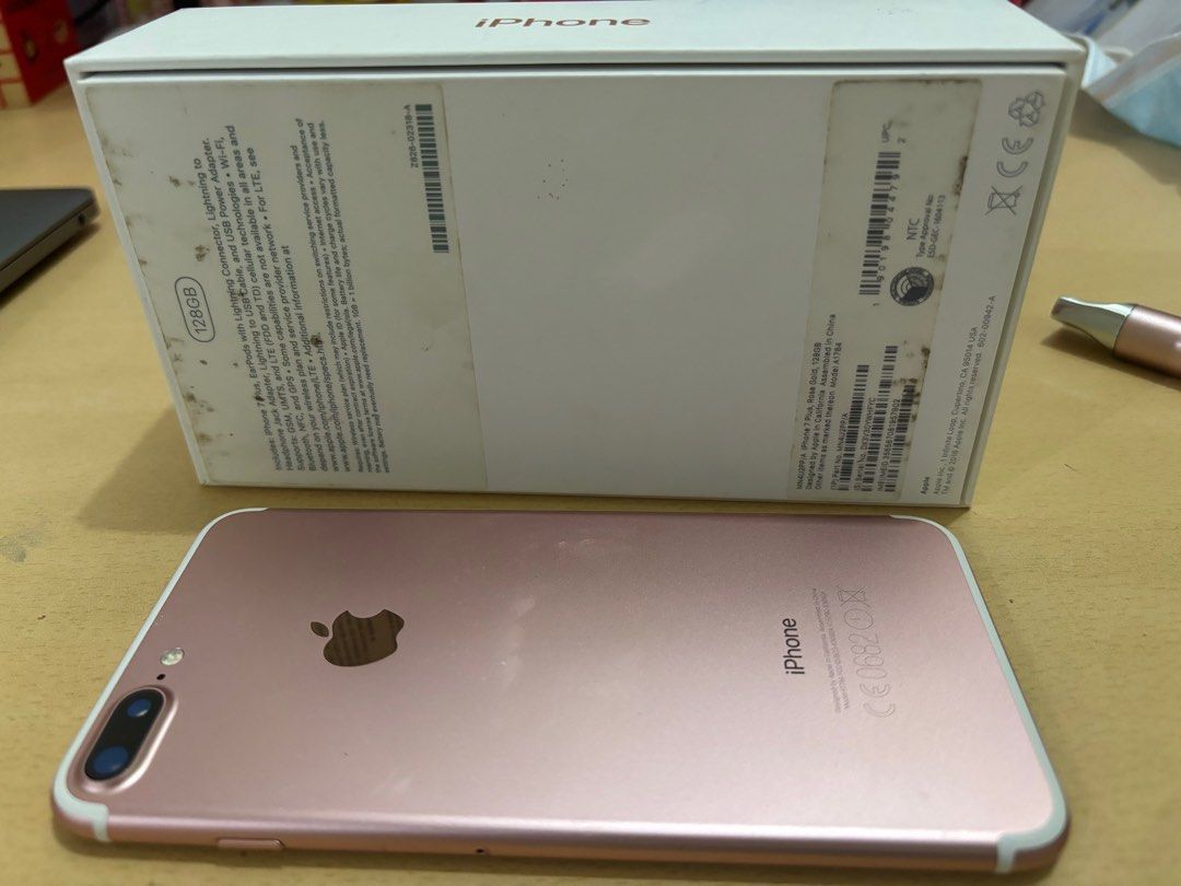 iPhone 7 plus (Category: iPhone 7 Series) located in Cebu City. Submitted by kawaiiparty (Listing ID 1324649748, Image 2). Description: Bought in mall Used with care no scratches may parts lang may tape nakadikit sa likod pls see all photos Preloved ko to This is globe locked No issues that i know of so far Stored lang ito, hindi overused, kita naman po :) Batt health 80%.