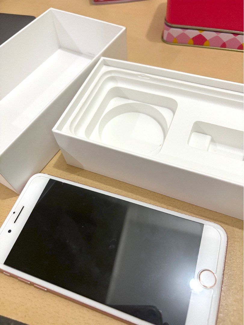 iPhone 7 plus (Category: iPhone 7 Series) located in Cebu City. Submitted by kawaiiparty (Listing ID 1324649748, Image 3). Description: Bought in mall Used with care no scratches may parts lang may tape nakadikit sa likod pls see all photos Preloved ko to This is globe locked No issues that i know of so far Stored lang ito, hindi overused, kita naman po :) Batt health 80%.