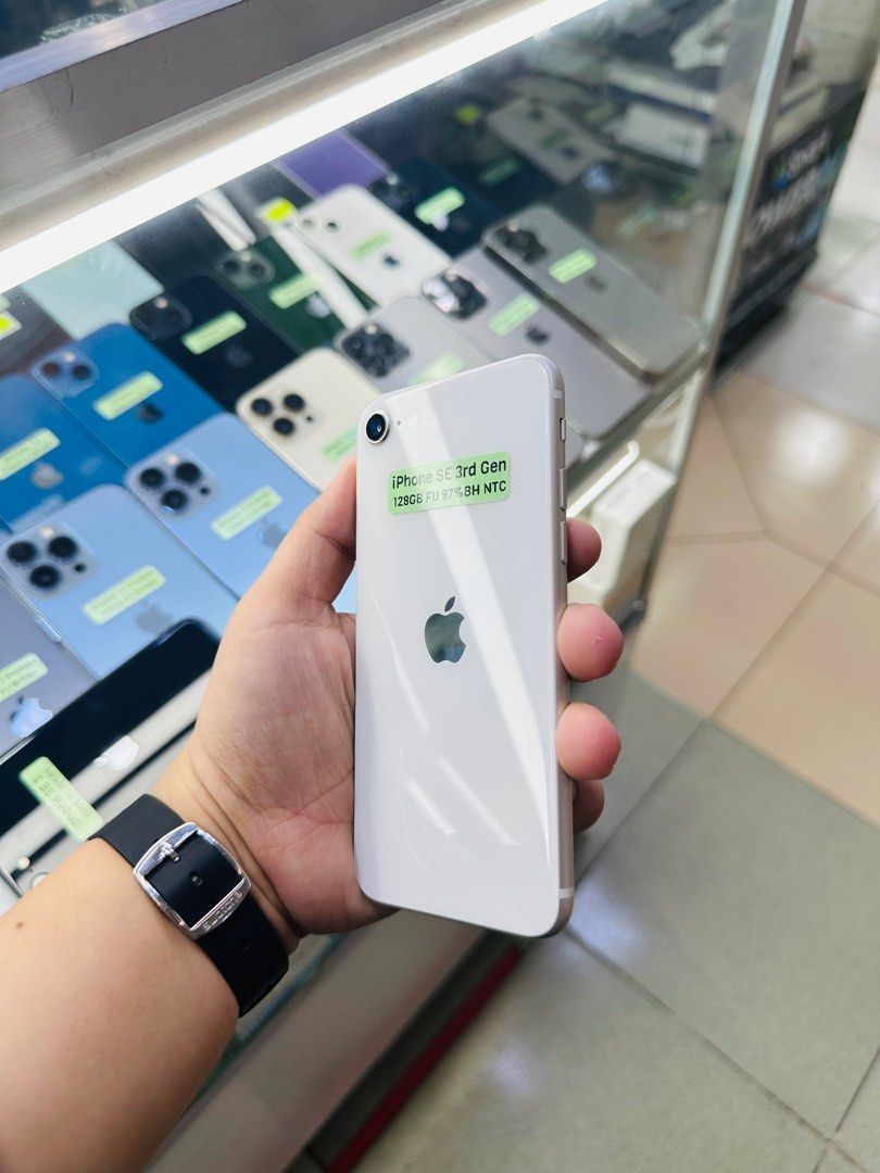 Iphone SE 2022 5G 128gb 97% batt FU (Category: iPhone SE Series) located in San Juan City. Submitted by javedsgadgetshop (Listing ID 1324720595, Image 2). Description: OPEN FOR INSTALLMENT VIA CREDIT CARD/GGIVES/SPAY/BILLEASE & SWAP/TRADE-IN! BUY AND SELL! Quick Specs : Iphone SE 2022 5G •128gb •NTC Variant •97% batt health •Factory Unlock •95% Smoothness •No hidden issue | No Repaired •100% Authentic | Not Refurbished •w/ OEM Charger & store war