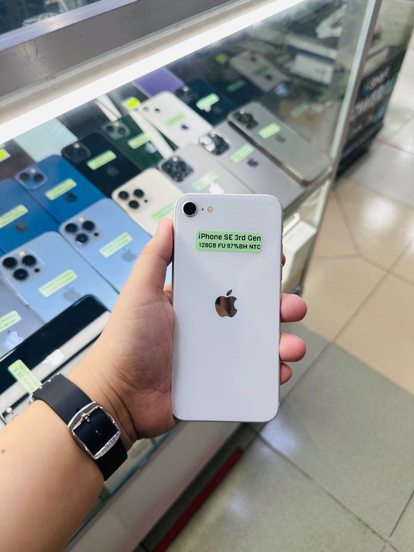 Iphone SE 2022 5G 128gb 97% batt FU (Category: iPhone SE Series) located in San Juan City. Submitted by javedsgadgetshop (Listing ID 1324720595, Image 1). Description: OPEN FOR INSTALLMENT VIA CREDIT CARD/GGIVES/SPAY/BILLEASE & SWAP/TRADE-IN! BUY AND SELL! Quick Specs : Iphone SE 2022 5G •128gb •NTC Variant •97% batt health •Factory Unlock •95% Smoothness •No hidden issue | No Repaired •100% Authentic | Not Refurbished •w/ OEM Charger & store war