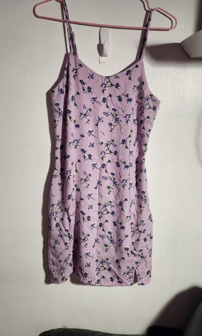 Lavender floral spaghetti strap mini dress (Category: Dresses) located in Makati City. Submitted by beabbbea (Listing ID 1324585659, Image 1). Description: very pretty color and print fits s shipping via lalamove/lbc or grab.