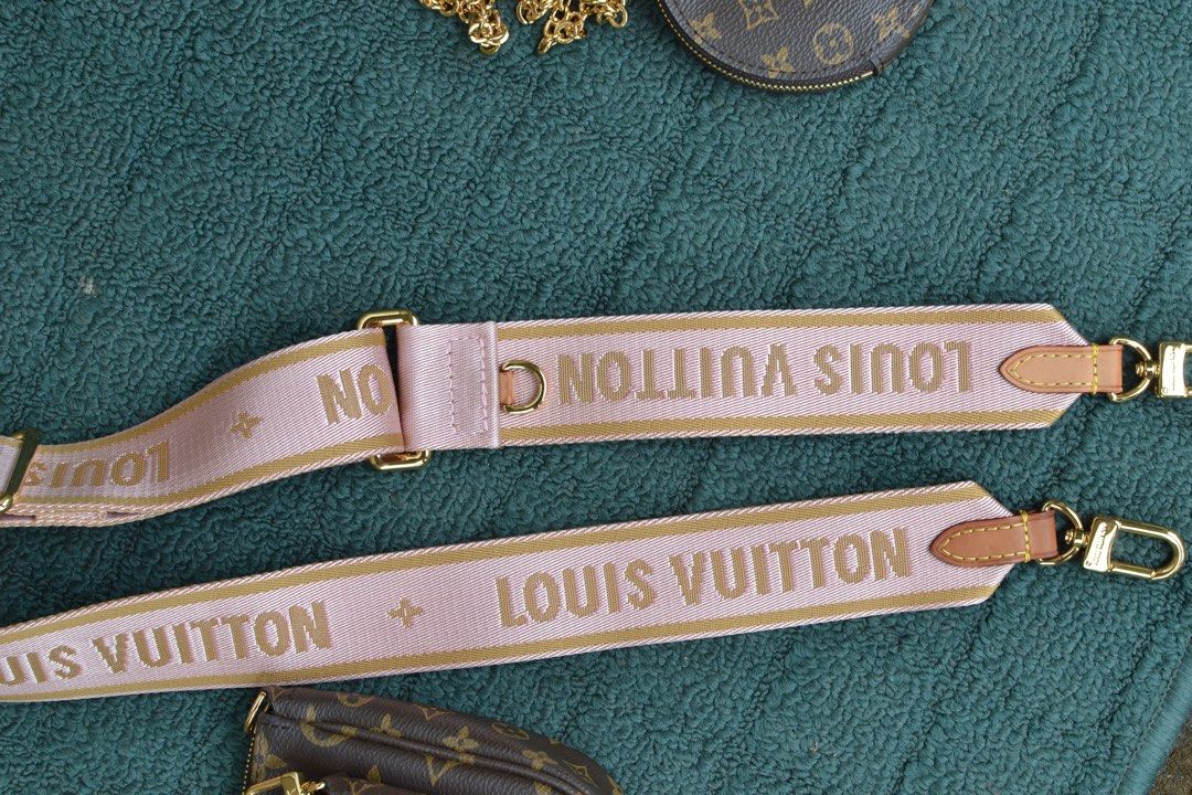 Louis Vuitton multi Pochette PINK very pretty (Category: Luxury Bags & Wallets) located in Lugus. Submitted by itsluxurythings (Listing ID 1324685452, Image 3). Description: ⁉️Pls read Carefully⁉️ 🥰Louis Vuitton Multi Pochette Pink, this is super pretty sa personal galing Japan ito. NO inclusions just only a Bags piro pag pa Ship ko naka own Box ito para hindi ma damage yung loob… PM for faster transactions🥰 ✅Last price 13,000 pesos free shippi