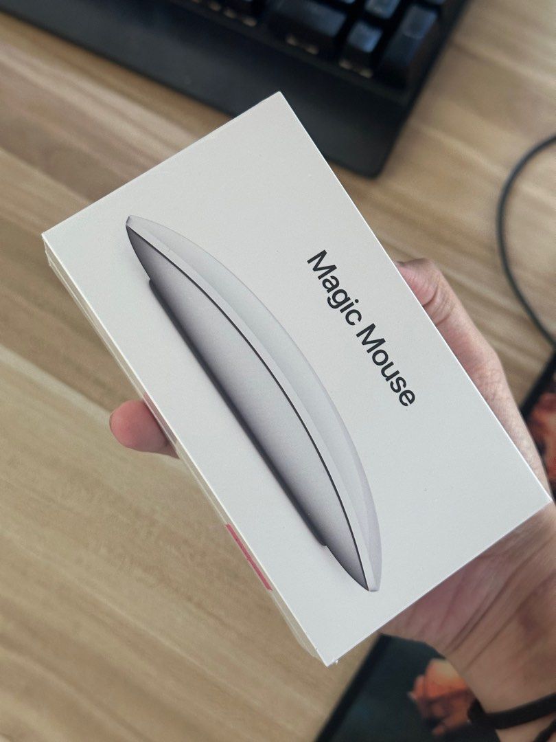 Magic Mouse (Category: Mouse & Mousepads) located in Manila. Submitted by tinychiii (Listing ID 1324653162, Image 2). Description: Authentic, i just bought it last May 4. Fixed price, seldom used. With its box.