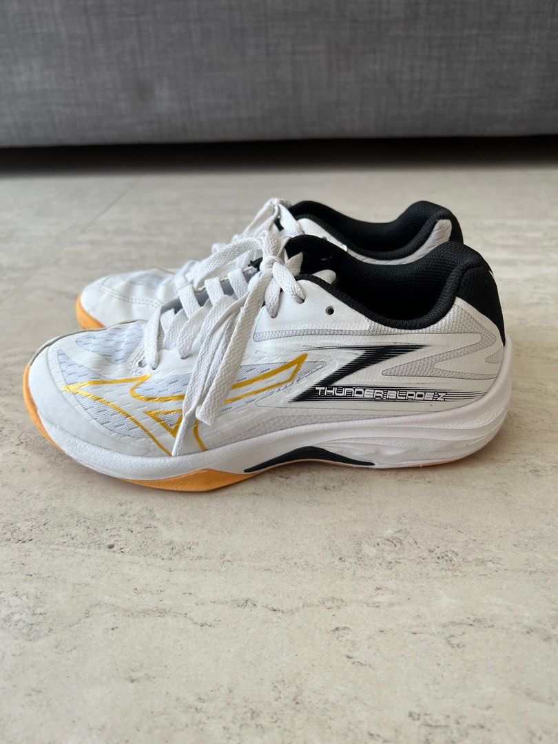 Mizuno badminton shoes store
