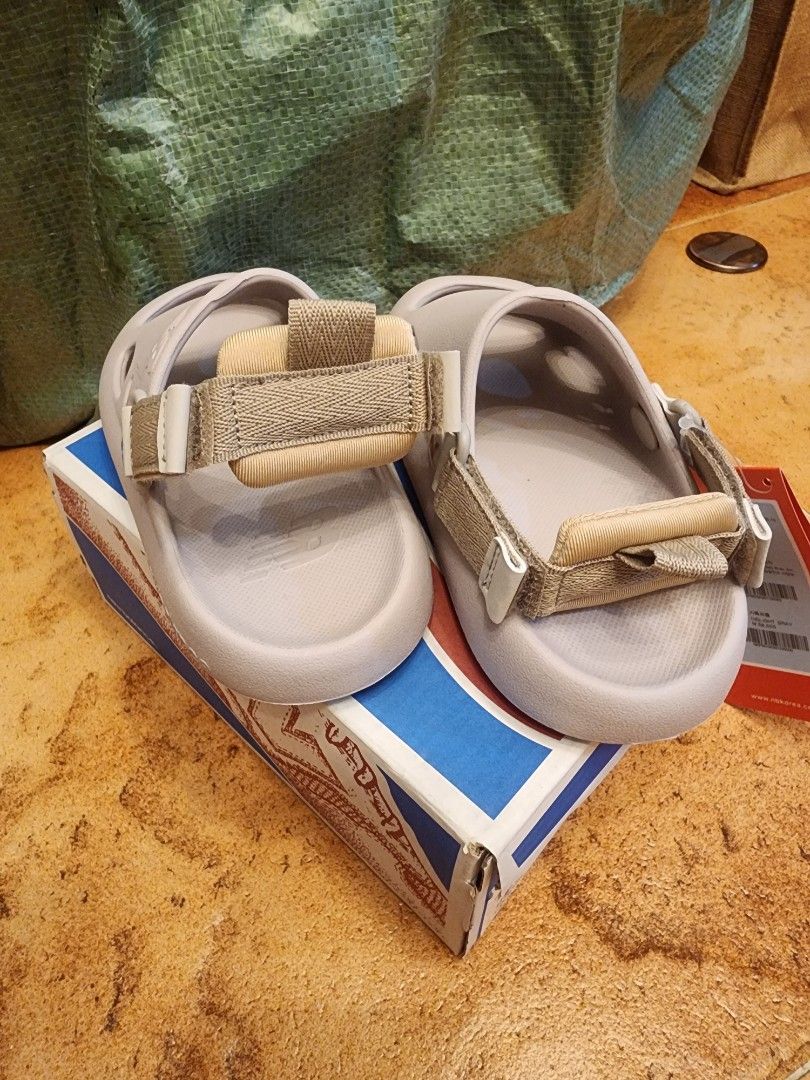 New Balance kids sandals us12 size 29