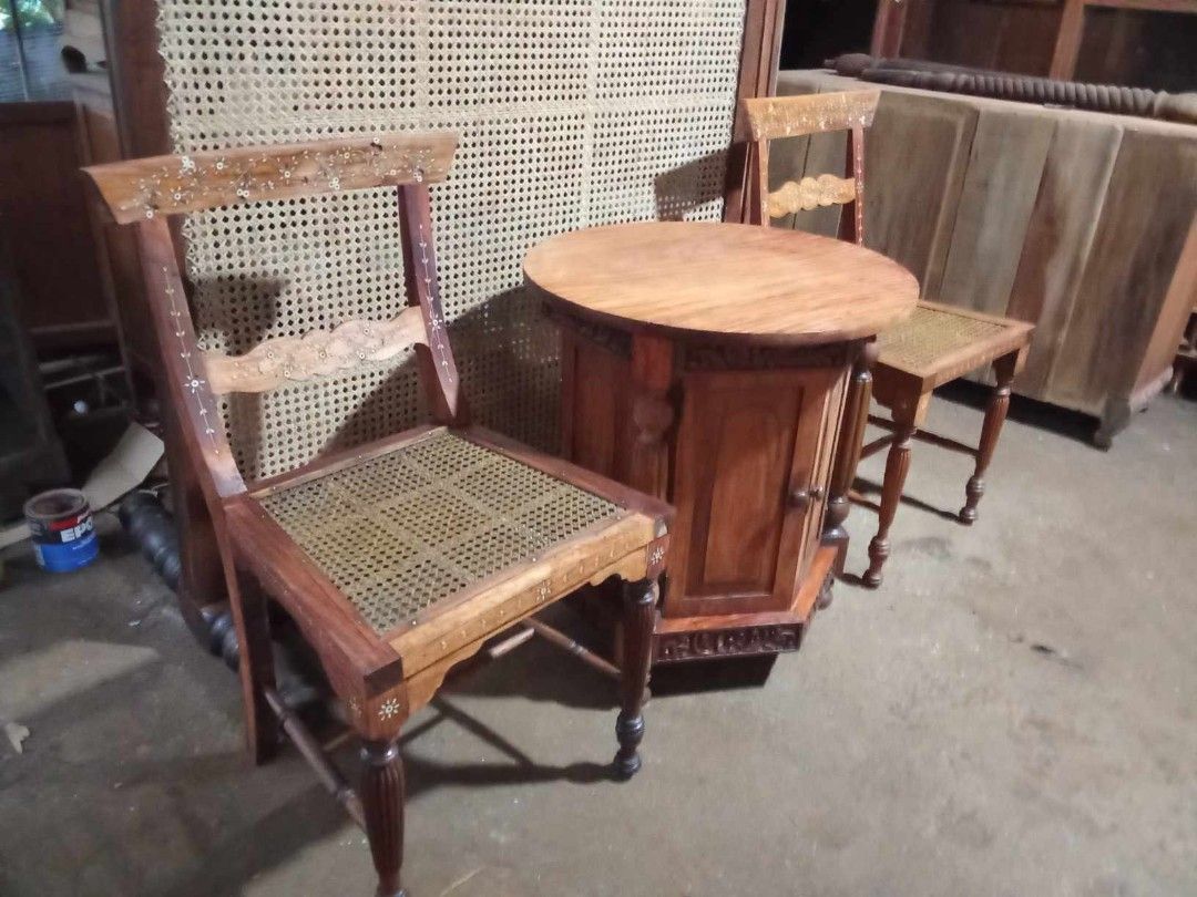 Old Coffee Table Set (Category: Tables & Sets) located in Paranaque City. Submitted by mommykiee (Listing ID 1324647343, Image 2). Description: Old Coffee table set Made of narra wood Size: Table- D24 H26inch Chair- L17.5 W16 H18-34inch Newly stripped & varnished Ready to use Price: 15,000 set.