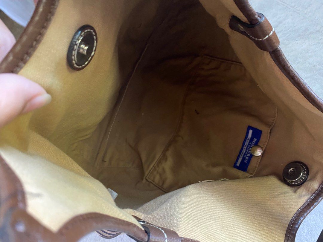Original Burberry Hobo bag (Category: Luxury Bags & Wallets) located in Iligan City. Submitted by aikia415 (Listing ID 1324737348, Image 2). Description: Blue label po na burberry. Still in mint condition malinis pa po presentable pa po tignan can past as excellent condition rfs: nag babawas na ng gamit will be moving out soon .