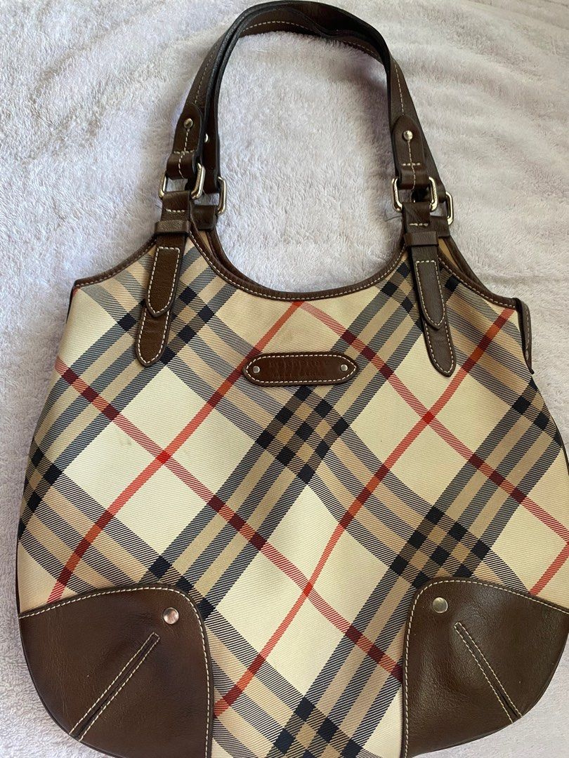 Original Burberry Hobo bag (Category: Luxury Bags & Wallets) located in Iligan City. Submitted by aikia415 (Listing ID 1324737348, Image 1). Description: Blue label po na burberry. Still in mint condition malinis pa po presentable pa po tignan can past as excellent condition rfs: nag babawas na ng gamit will be moving out soon .