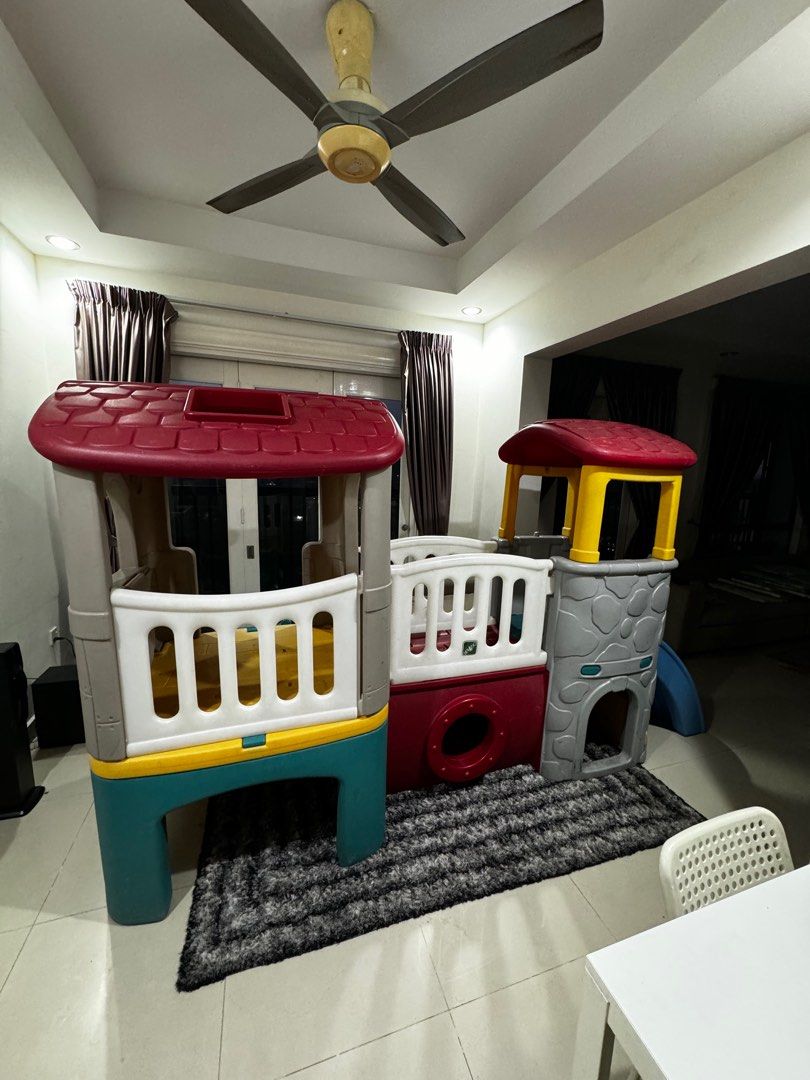 Playhouse (Category: Infant Playtime) located in Kuala Lumpur. Submitted by kltrader (Listing ID 1324603821, Image 1). Description: Brand new price rm2.3k I m selling rm1000 only Got minor defect. Fit 9 feet van lala move. .
