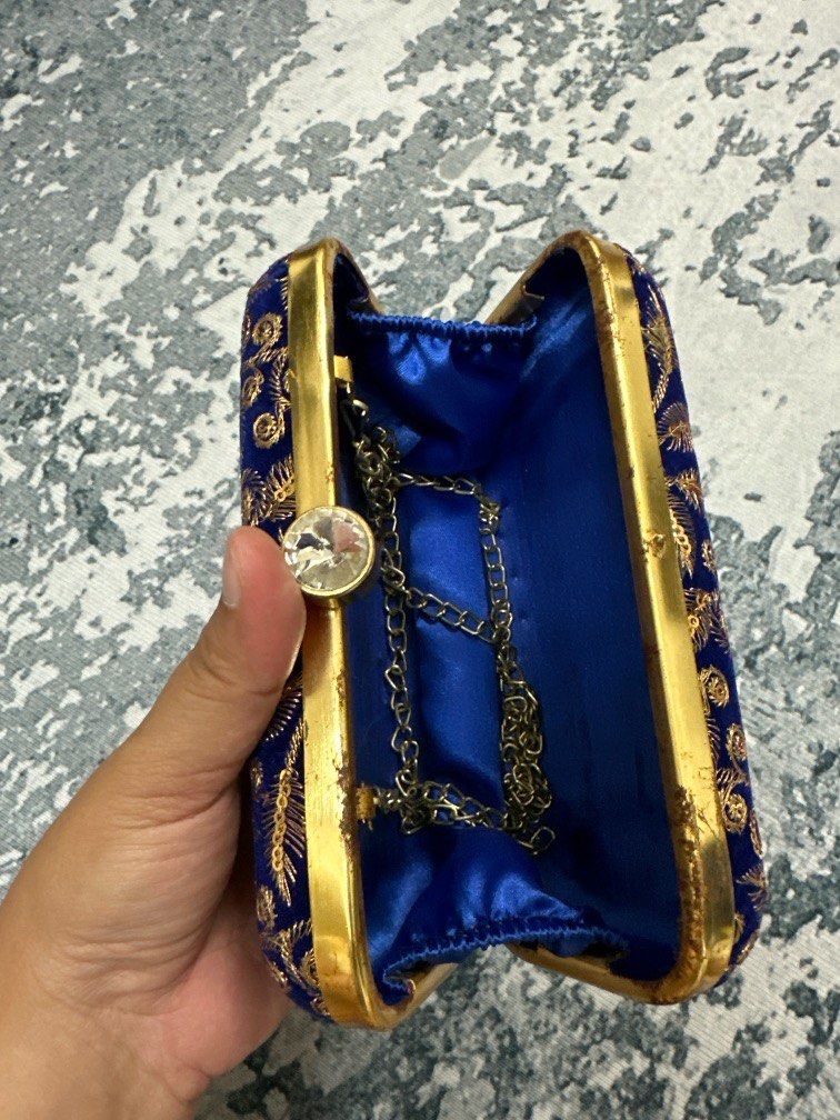 #prelovedwithlove (Category: Clutches) located in Cheras. Submitted by keronn (Listing ID 1324617708, Image 3). Description: Handmade clutch bought fm India. 0l3-25four99six3.