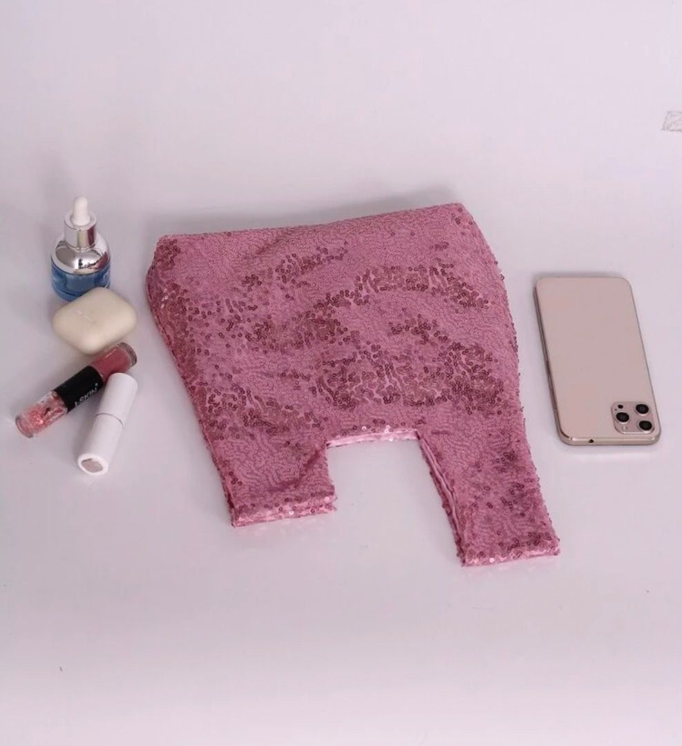 SEQUIN DECOR EVENING BAG (Category: Purses & Pouches) located in Manila. Submitted by declutterbyj_ (Listing ID 1324568112, Image 2). Description: Hi! SOLD OUT IN WEBSITE. message me for other photos. used once for event..