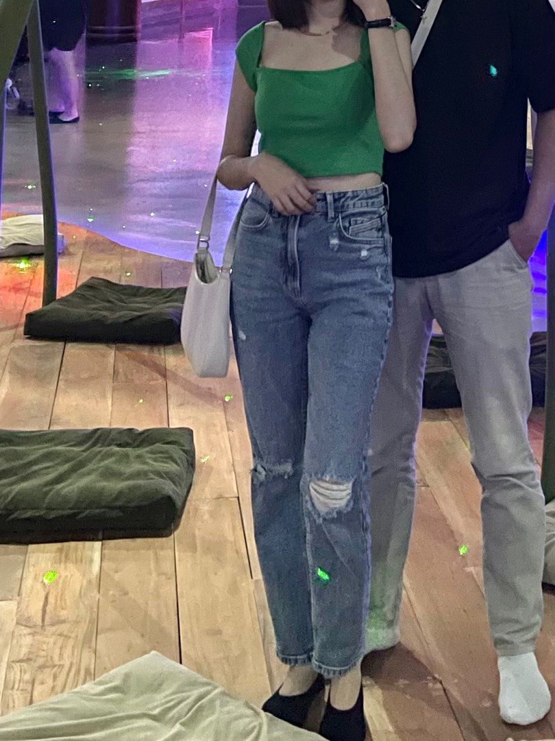 Stradivarius ripped mom jeans (Category: Jeans) located in Santa Rosa. Submitted by jamrose (Listing ID 1324691029, Image 2). Description: Size 25-26 L 38 .