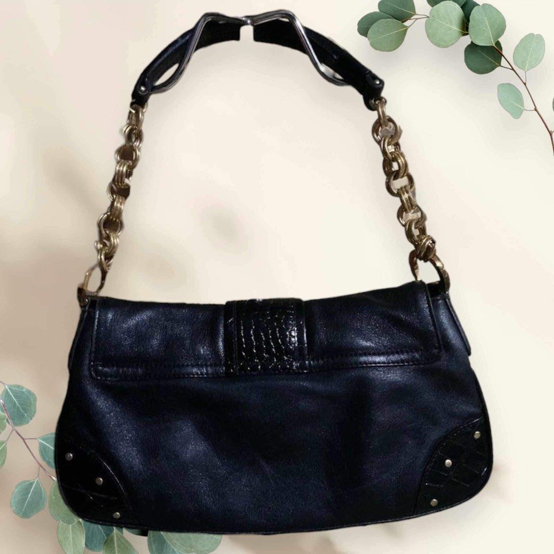 SUPER SALE!!! Metrocity Shoulder Bag (Category: Luxury Bags & Wallets) located in Iligan City. Submitted by ileganteph (Listing ID 1320043279, Image 2). Description: Very Good Condition with Metal Plate Metrocity Hardware.